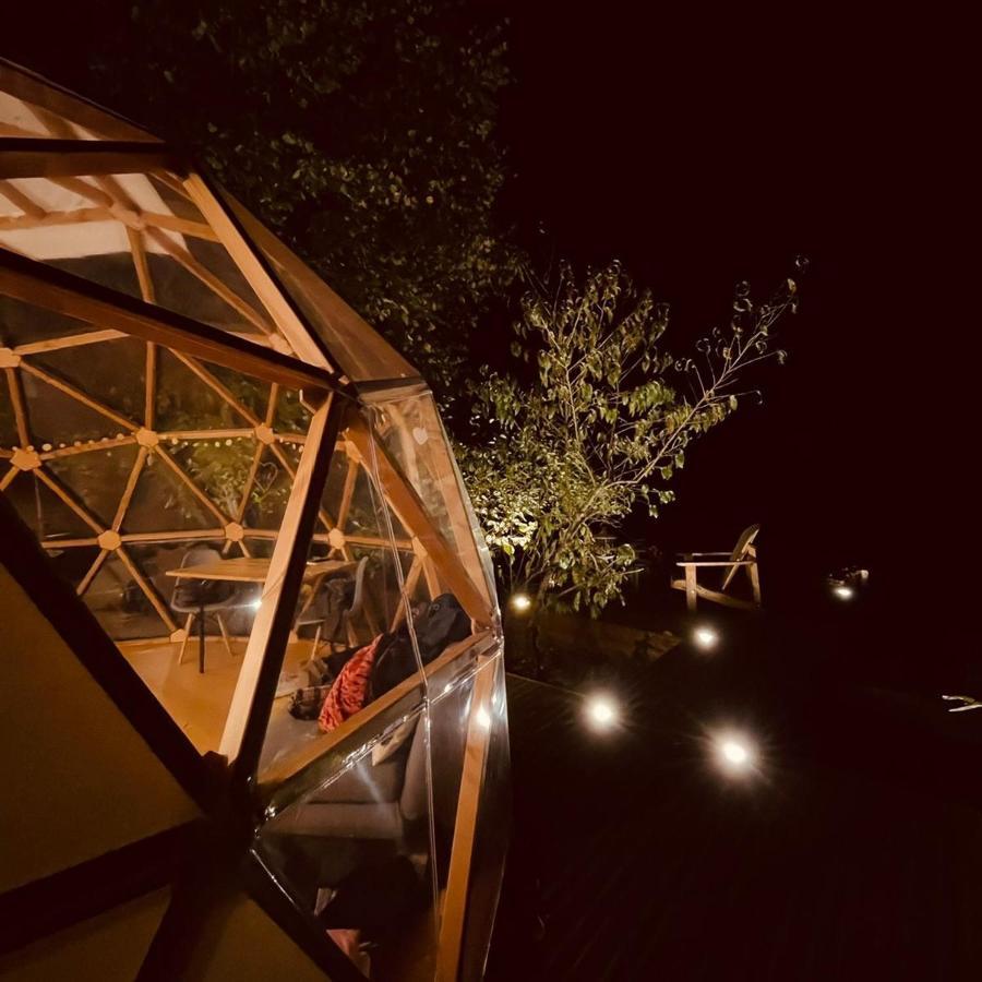 Le Dome Aux Oiseaux Hotell Bérig-Vintrange Exteriör bild